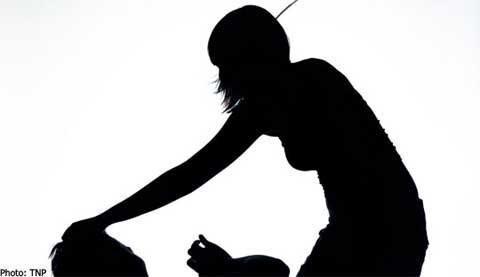 Cãi nhau, vợ cầm kéo đâm chồng tử vong