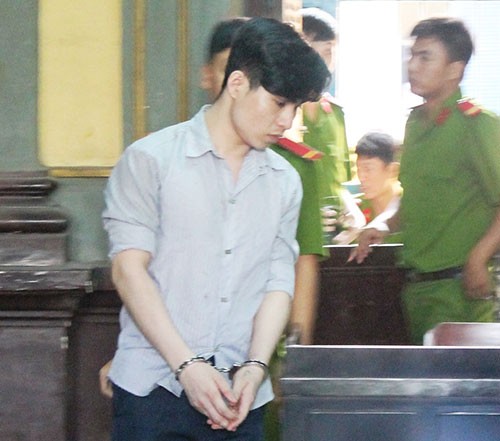 Nam thanh niên đâm chết mẹ của đối thủ vì can đánh nhau