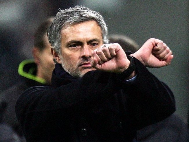 Mourinho chính thức bị Chelsea sa thải