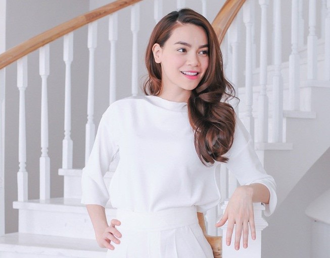Hồ Ngọc Hà chấm thi người mẫu