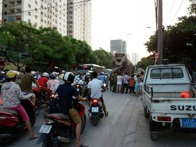 Va chạm xe trộn bê tông, nữ sinh lớp 8 tử vong tại chỗ