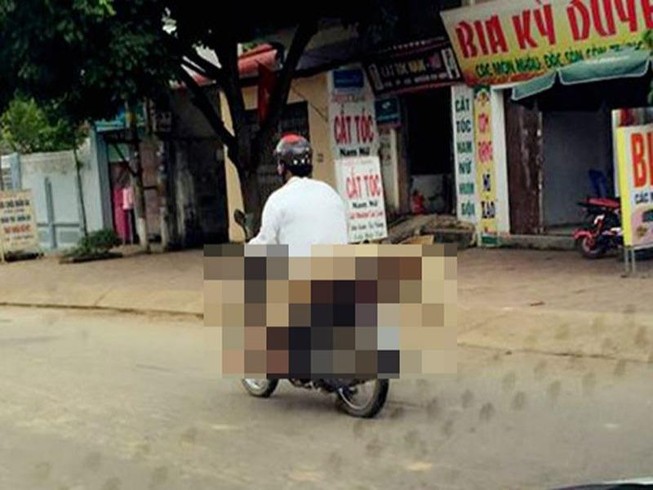 Phê bình bệnh viện trong vụ đưa thi thể bằng xe máy