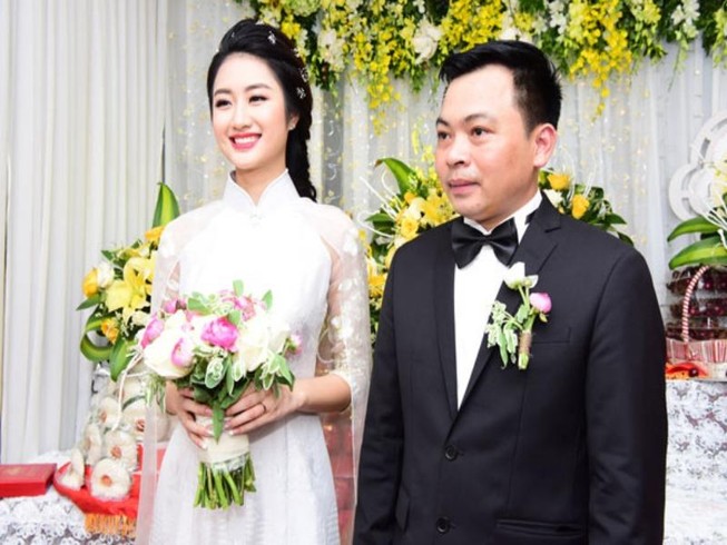 Hoa hậu vừa đăng quang đã 'theo chồng bỏ cuộc chơi'