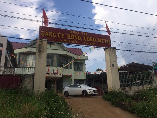 Cách chức chủ tịch xã xài bằng cấp 3 giả