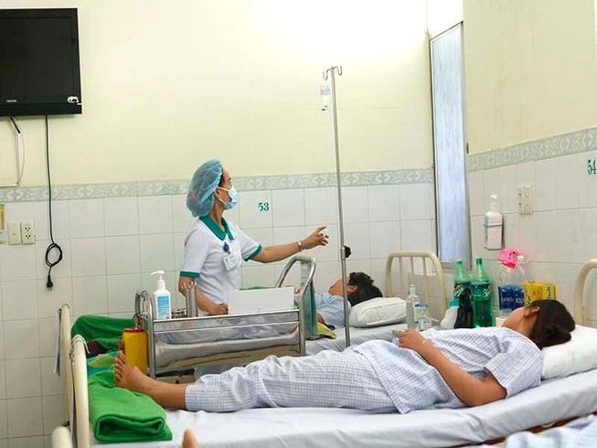 46 du khách Lào nhập viện do ngộ độc thực phẩm
