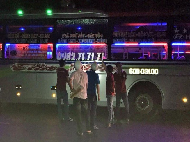 Khởi tố nhóm học sinh dùng ná cao su bắn vỡ kính xe
