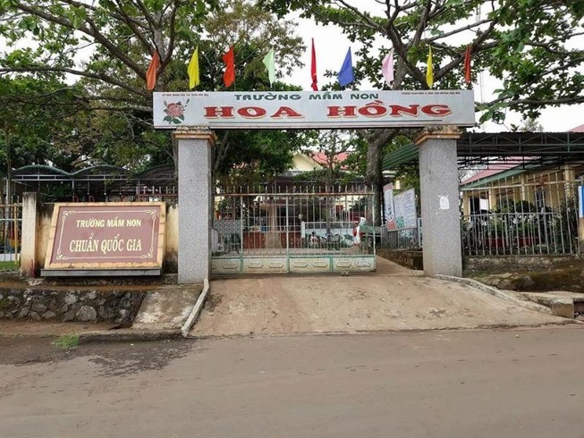 Phụ huynh tát, đánh giáo viên vì không cho đón con sớm