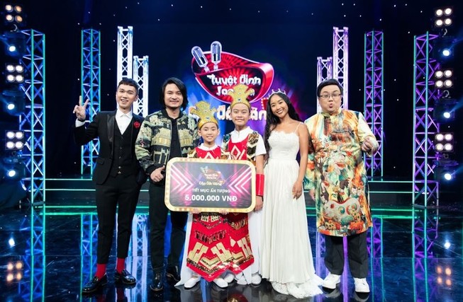 Cặp ‘hotboy bolero’ Tấn Bảo và Thái Hà giành giải ấn tượng