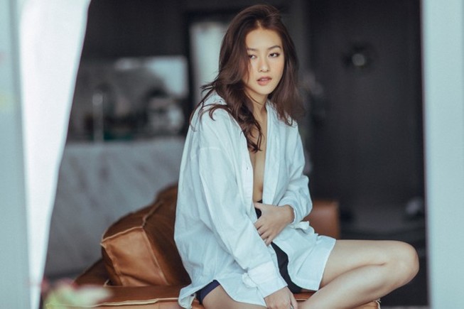 Khả Ngân khoe ảnh bán nude đánh dấu tuổi thanh xuân