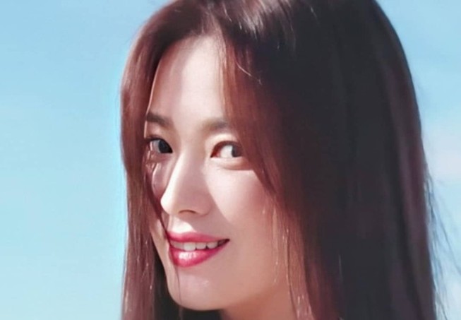 Song Hye Kyo khoe dáng tươi tắn ở tuổi 39