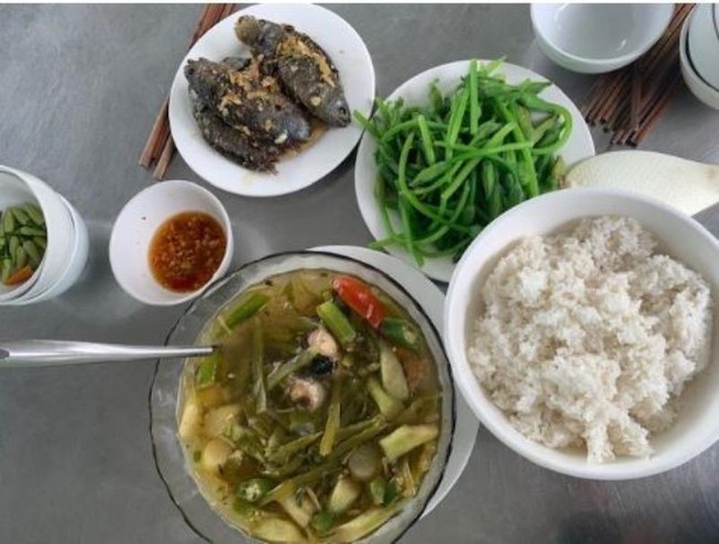 Về xứ cát ăn món canh chua xương rồng nấu cá lóc