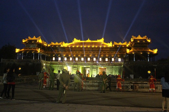 Đại nội Huế mở cửa đón du khách tham quan về đêm