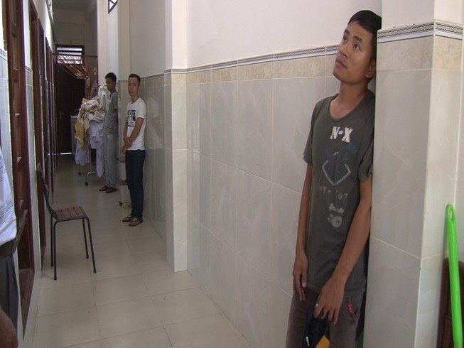 Bắt quả tang nhiều thanh niên thuê nhà nghỉ 'đập đá'