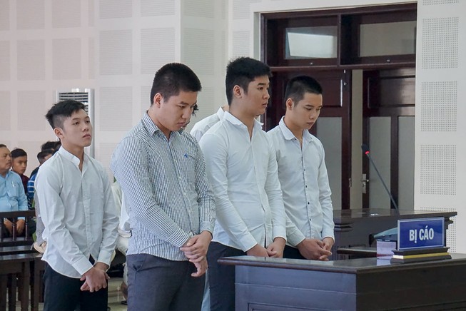 Bị chém gục sau khi 'khẩu chiến' trên Facebook
