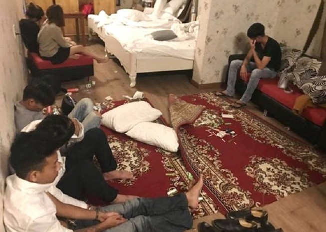 18 nam nữ thuê khách sạn chơi ma túy
