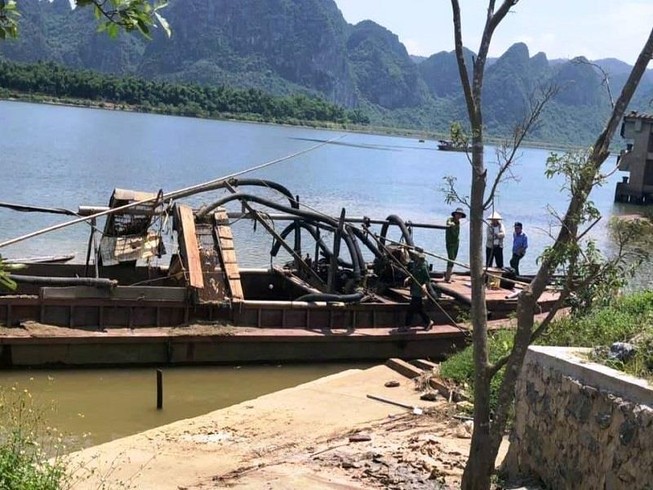 Phát hiện sọ người mắc kẹt vào ống hút cát