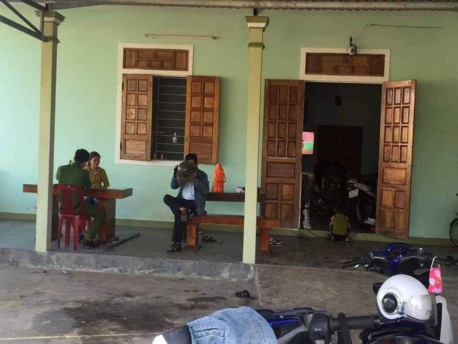 Truy bắt nhóm thanh niên vào nhà chém người