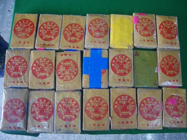 Biên phòng Thừa Thiên-Huế khởi tố 2 vụ ma túy dạt vào bờ biển