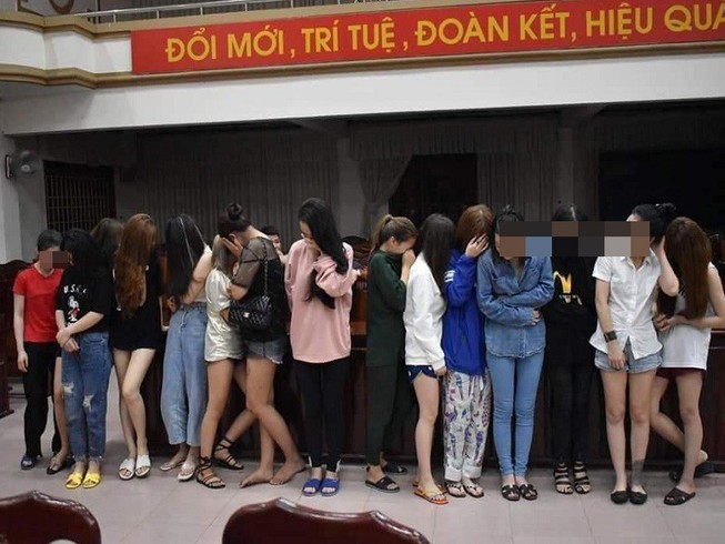 30 nam nữ dương tính ma túy trong quán karaoke