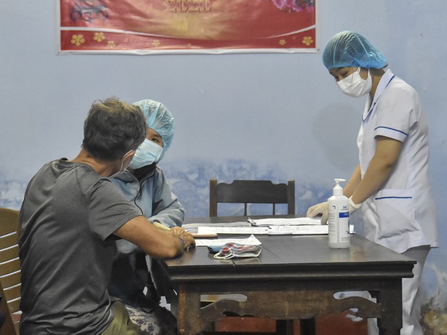 Sinh viên y khoa cùng thức đêm phòng, chống dịch COVID-19