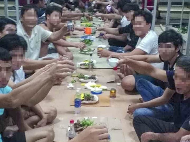 Bốn người tổ chức ăn nhậu trong khu cách ly bị phạt 800 ngàn