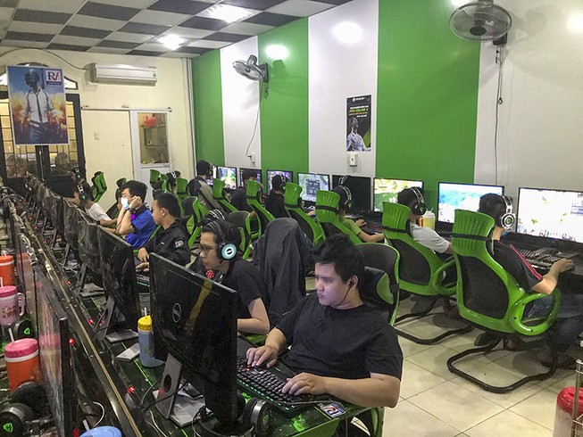 Quán Internet lén mở cửa phục vụ hơn 50 game thủ