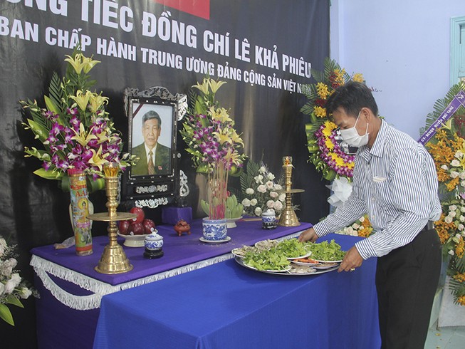 Làng biển ở Huế lập bàn thờ nguyên Tổng Bí thư Lê Khả Phiêu