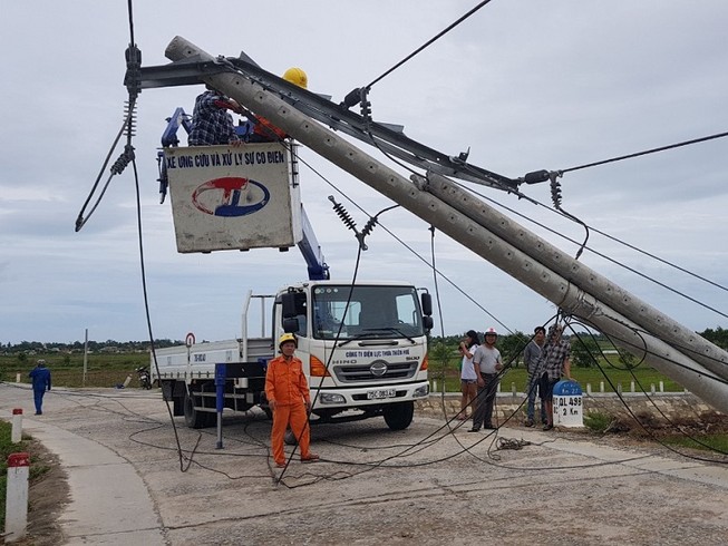 Khẩn trương khắc phục thiệt hại sau bão số 5