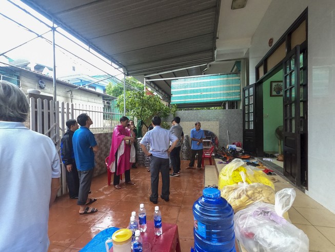 Xót xa trước cảnh nhà ngập, con ốm của chiến sĩ tử nạn