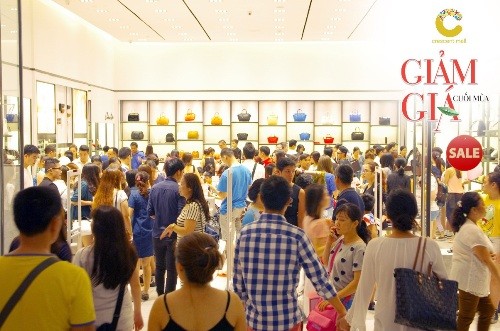 Cuối tuần săn hàng giảm giá đến 50%