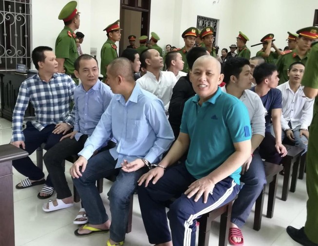Băng nhóm đòi nợ thuê xông vào nhà con nợ đập phá