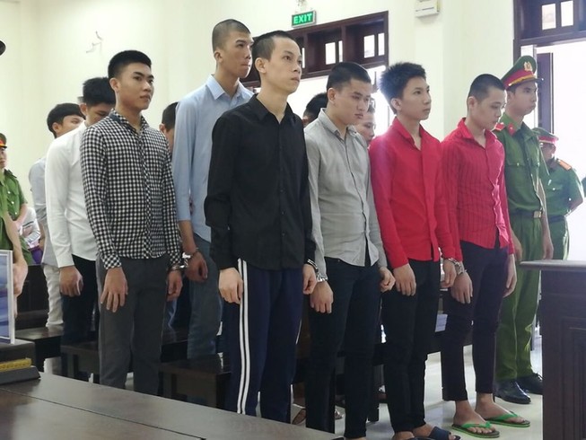 Đi trả thù không được, giết luôn người qua đường