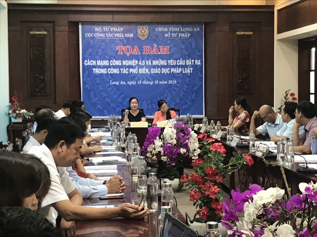 Tận dụng Facebook, Zalo... để đưa pháp luật đến gần dân