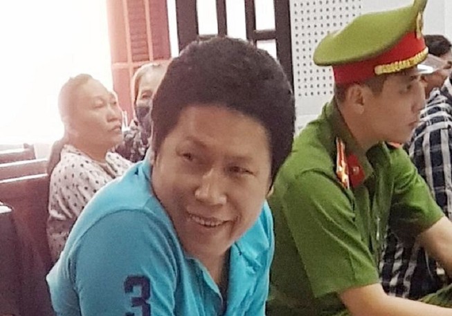Kẻ 8 lần giao cấu với cháu bé bị 18 năm tù