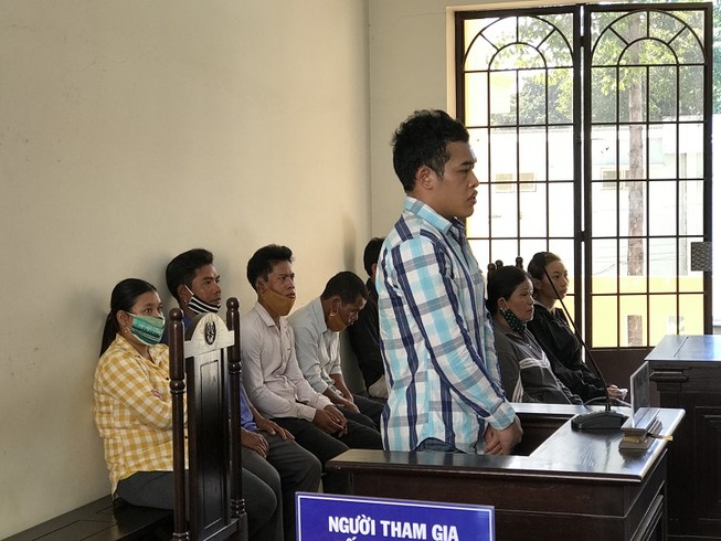 Án mạng từ chuyện mái tôn lấn nhà hàng xóm