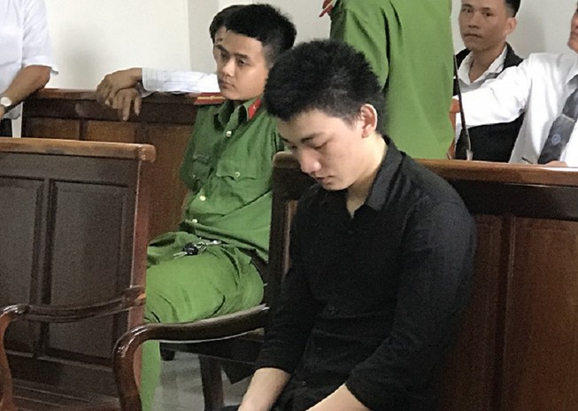Ngồi tù vì 'yêu' bạn gái nhí 15 tuổi