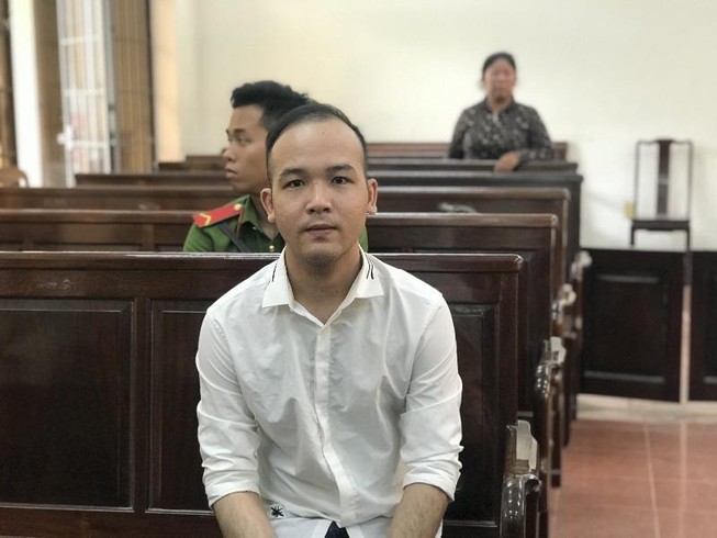Giúp đàn em rồi chém chết người, hầu tòa về hai tội