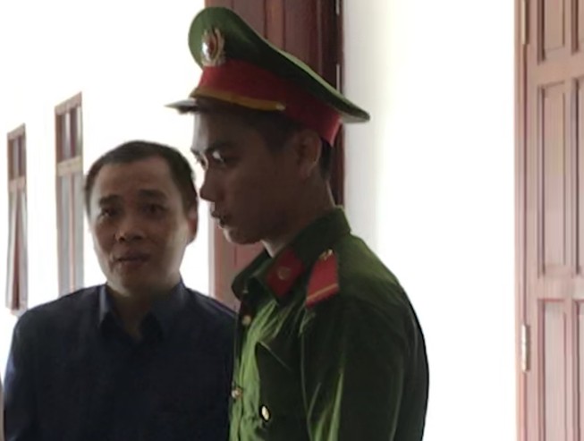 Bị cáo nói bị ép cung, tòa hoãn xử