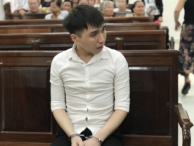Sát hại bạn gái vì không cho kiểm tra điện thoại