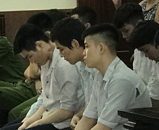 Bị cáo xin giảm nhẹ hình phạt để về đi học