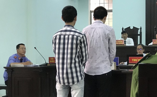 Cướp điện thoại 10 triệu, hai thanh niên trả giá bốn năm tù