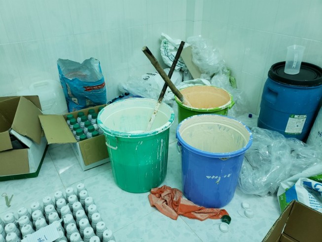 Truy tố nhóm làm giả thuốc bảo vệ thực vật