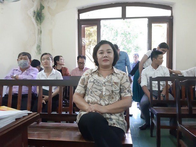 Chủ tịch huyện Bình Chánh vắng mặt tại tòa vụ Gia Trang quán
