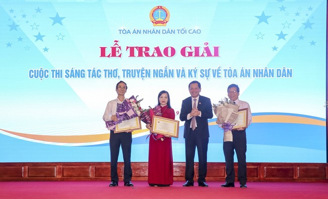 TAND Tối cao trao giải nhất cho bài thơ về thẩm phán
