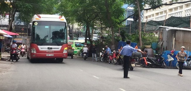 Xe Thành Bưởi bị 'cấm cửa' ở đường Lê Hồng Phong?