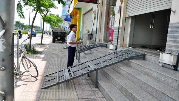 Cho xây tam cấp, giờ bắt đập là sao?