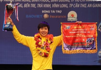Nguyễn Thị Thật lập cú đúp áo vàng, áo xanh