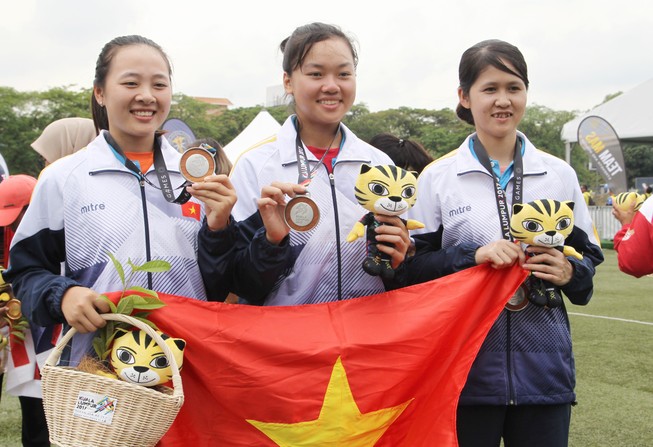 Thua “mũi tên vàng” bắn cung Việt Nam giành HCB