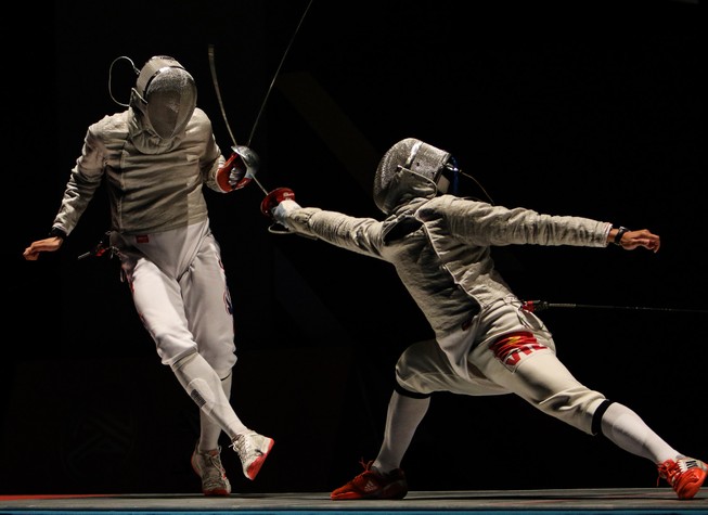 Giành thêm HCV kiếm chém, VN vào tốp 3 SEA Games
