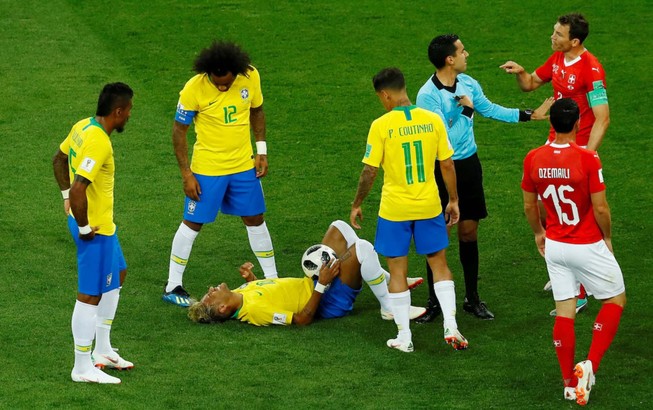 Chuyển động World Cup: Neymar khập khiễng bỏ lỡ buổi tập
